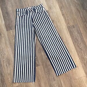 NWOT! Kensie “The Kaya” Striped Wide-Leg Raw Hem Cropped Jeans - Size 25